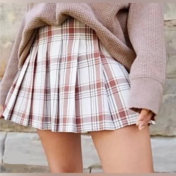 Aerie Class Act Pleated Skirt in the color Twilight - Picture 8 of 13